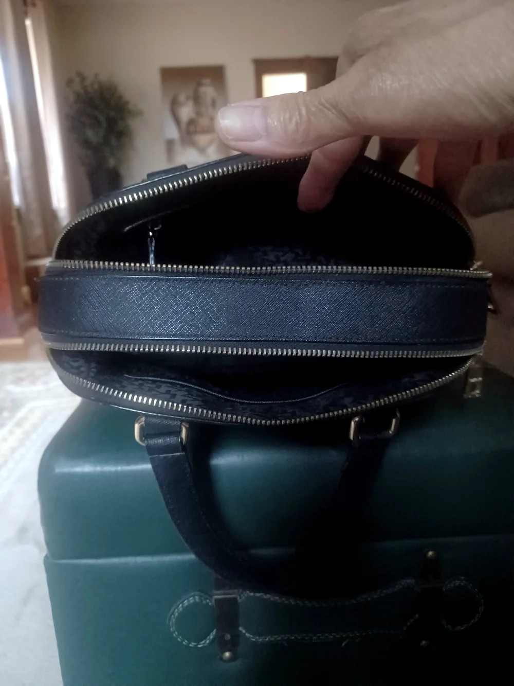 DKNYC BLACK DOME SATCHEL w/GOLDTONE LOGO EMBLEM